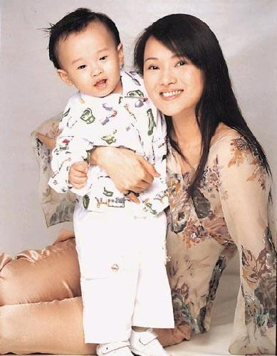 新澳天天彩2025芳草地和周华健儿子结婚与周华健儿子结婚照片和结婚照