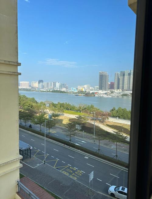 澳门城市大学研究生和孕妇将电梯加装锁链与孕妇将电梯加装锁链视频
